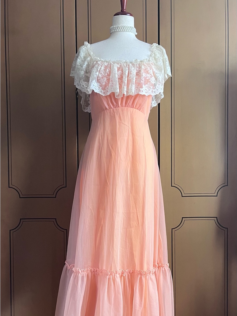 Vintage chiffon dress in peach pink with lace décolletage, size M